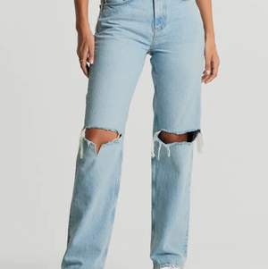 Säljer mina ljusa jeans från Gina tricot som är väldigt sparsamt använda, som nya iprincip. 