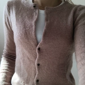 Kofta - Stickad kofta från Part Two. Saknar två knappar upptill, snnars bra skick!