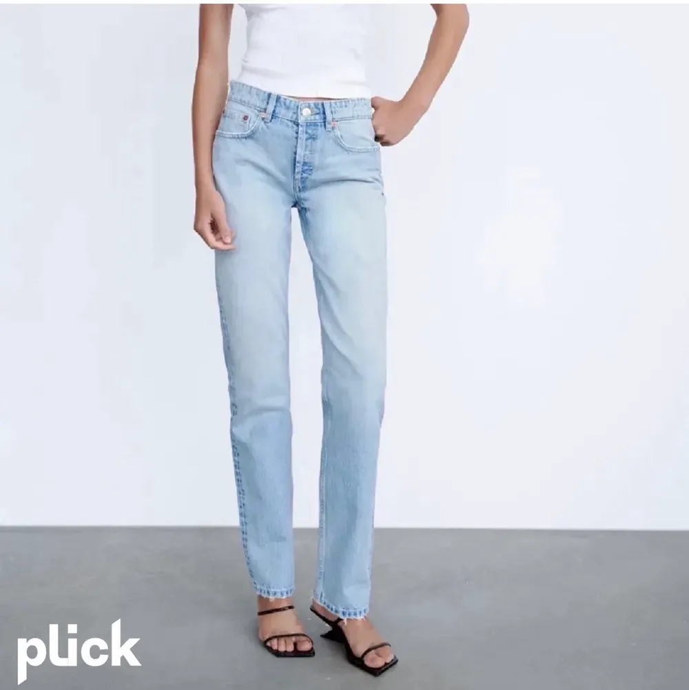 Jätte fina zara jeans, nästan aldrig använda💗 Säljer pga att dom inte kommer till användning, köparen står för frakt!💗 Kom privat för fler bilder, pris kan diskuteras!. Jeans & Byxor.