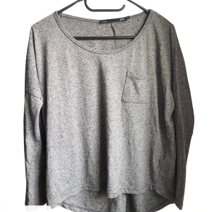 Tröja  - En grå tröja från lager 157, har inte kommit så mycket till användning. Så jag hoppas nån annan kommer ha nytta till den 😊