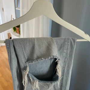 Gina trickot jeans  - Fina ljus blå jeanes helt ny men de kommer inte till användning skriv vad du hade kunnat ge för dessa Orginal pris 500 kr 