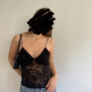 Spetslinne - Linne i bra skick, möts på söder eller så står köparen för frakten💕