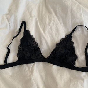 Spetstopp - Säljer denna spetstopp i storlek xs. Gratis frakt 