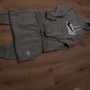 Nike dress - Beställde Nike dress för nån år sen och så var den för stor för mig 