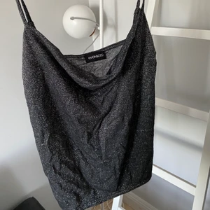 Festtopp  - Glittrig topp perfekt till fest