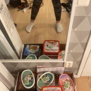 Adidas popper pants strl S - Adidas spräckliga tränings tights sitter bra på mig och har vanligt vis strl S. Använda ett fåtal gånger pgr av inte min stil. Ganska låga i midjan men sitter bra👍🏻 