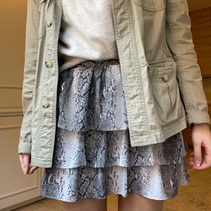 Kjol - Fin volang kjol från hm!