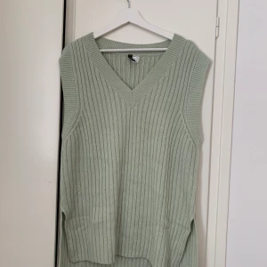 Grön pullover  - Helt ny från HM. Kan mötas upp i Stockholm eller skickas mot frakt.