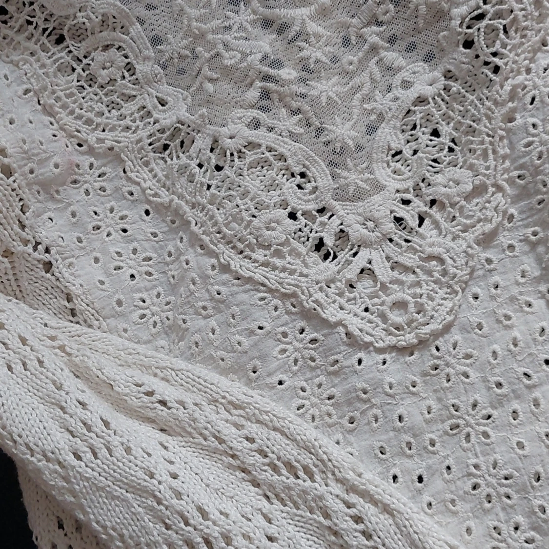 Spets/ stickad tröja - 90