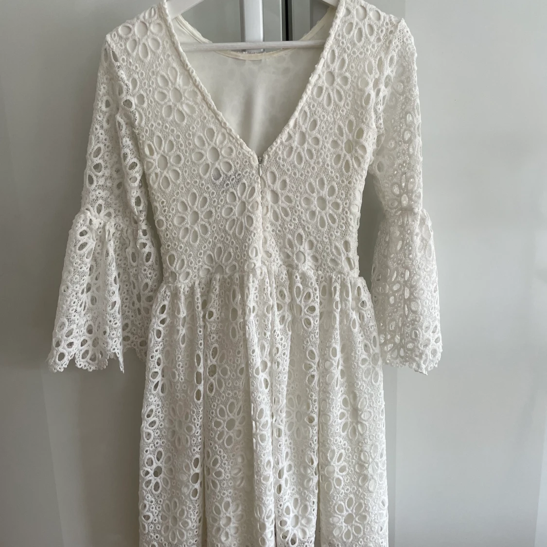 Vit spetsklänning - 90