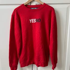 Säljer en röd tröja från carlings pris 80kr