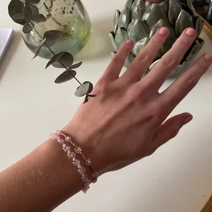 armband  - gulliga armband, kostar 12 kr🤍