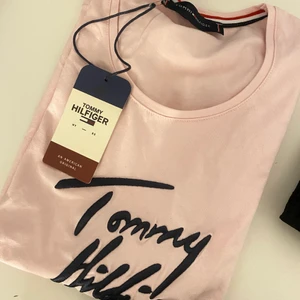 Tommy hilfiger tröja - Oanvänd med prislapp kvar! 250kr! Storlek xs