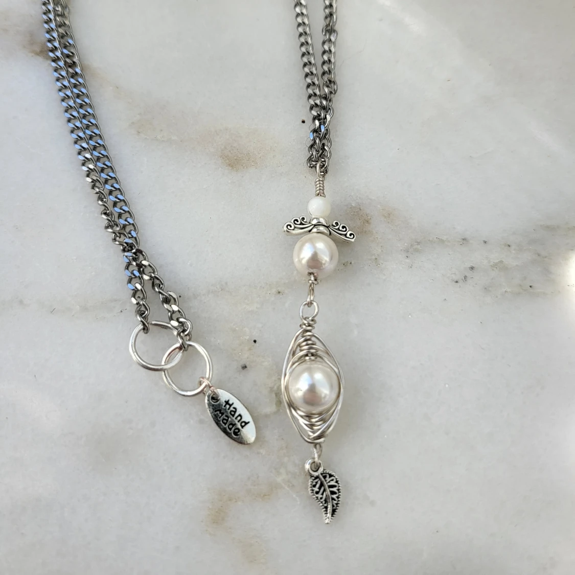 Halsband med ängel och pärlor