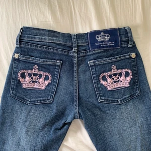 Victoria Beckham jeans - Assssnygga Victoria Beckham jeans, köpta second hand men aldrig använda av mig då de är alldelles för små :( Släpper de bara för bra bud då jag betalade mycjet för de <3 (SÄLJER FLER SNYGGA JEANS)