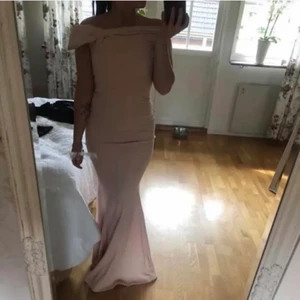 BALKLÄNNING XS - Superfin balklänning! Aldrig använd, lappen sitter kvar. Ljusrosa. Strl xs