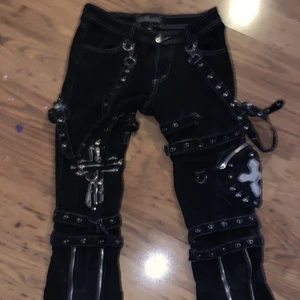 666Republic byxor - SKITSNYGGA men får tyvärr inte på mig dem längre:( 