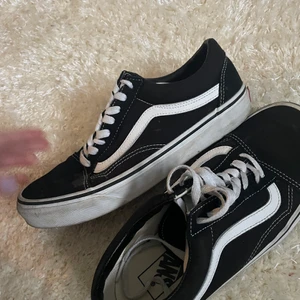 Vans sneakers - Använda några få gånger och i bra skick. Storlek 40