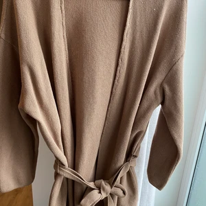 Kardigan  - Super fin kardigan som är i väldigt bra skick och väl omhändertagen 🌟