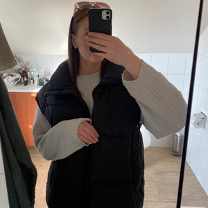 Väst - Svart väst, endast använd fåtal gånger, som ny🥰