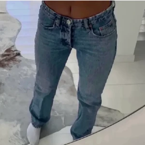 Jeans - Aldrig använda zara mid Rise jeans i str 36