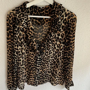 Ganni blus 36 - Tunn, urringad. Fint skick 