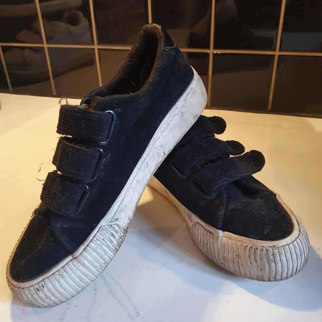 Svarta Sneakers st 37  - 90