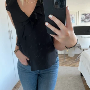 Zara topp💖 - Säljer denna super fina zara topp/blus💖perfekt nu till våran och passar alla tillfällen💕