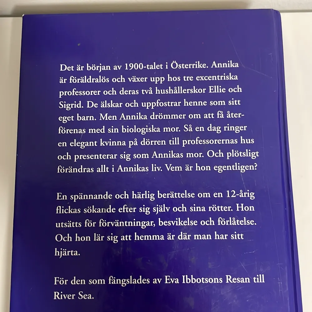En bok på svenska vid namn ”Kazans Stjärna” av Eva Ibbotson. Övrigt.