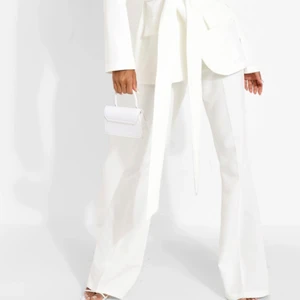 Kostymbyxor  - Säljer dessa helt nya kostymbyxor med prislapp på! Passar storlek 40-42 möjligtvis 38! 