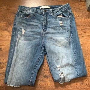 Stretchiga jeans, Fashion Nova - Jeans köpta från Fashion Fashion Nova. Storlek 38 (medium) mycket stretchiga och bekväma. Knappt använda 