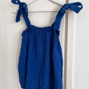 Hm linne - Jättefint blått linne från hm, perfekt till sommaren!!💖