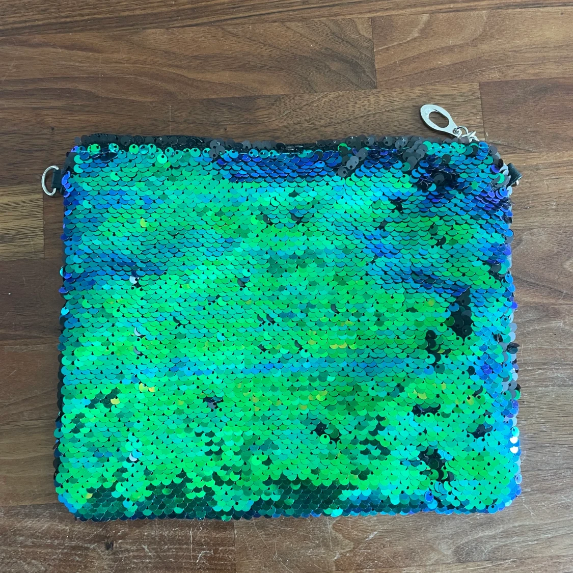 Paljettclutch/ necessär 