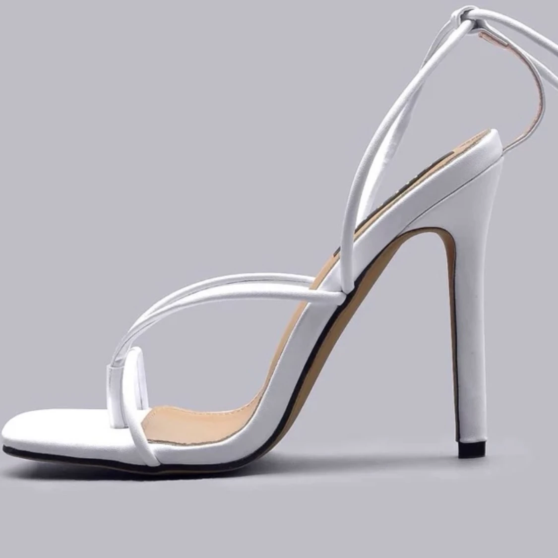 Höga vita klackar🫶🏾 - 90