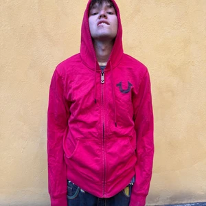 True Religion  - Zip hood från truereligion använt få gånger köp om du vill se ut som chief sosa bejbii 😈