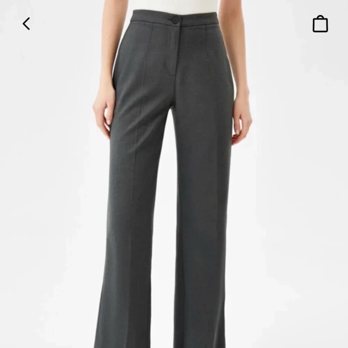 mörkgrå kostymbyxor