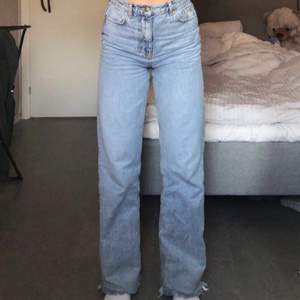 Oanvända jeans. Dom är från gina i strlk 34, jag är ca 170 cm och brukar ha S på byxor, men dessa skulle även passa en M Nypriset var 500kr, nu 160 + frakt. 