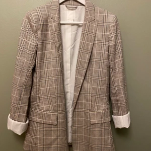 Somrig tunn kavaj - Jättefin kavaj från H&M i storlek 34. Använd runt 3 gånger