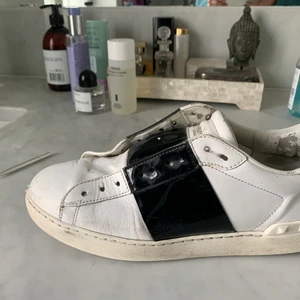 Valentino Skor - Beat up skor, släpps billigt💯