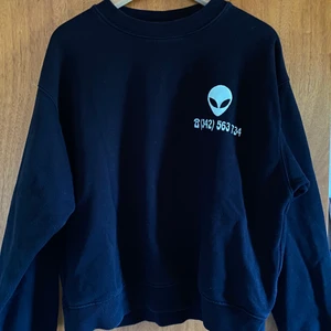 weekday hoodie - sweatshirt från weekday köpt på herr avdelningen men passar alla oavsett kön! 
