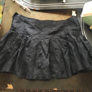 Fin summer kjol  - I mycket bra skick och pasar till allt.pasar s- m