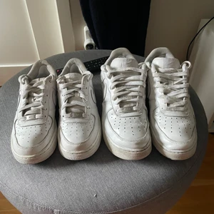 Air force 1 - Tja, säljer återigen air force  De ena är storlek 42,5 - 600 kr  Och dem andra är storlek 38 -700 kr Hör av er om ni har frågor🙂