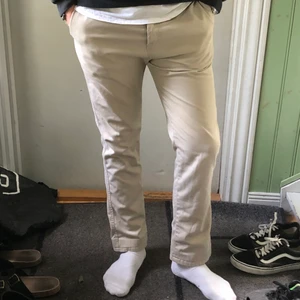 Used wear chinos  - Ljusbruna raka byxor, skicka 6/10 lite små fläckar 