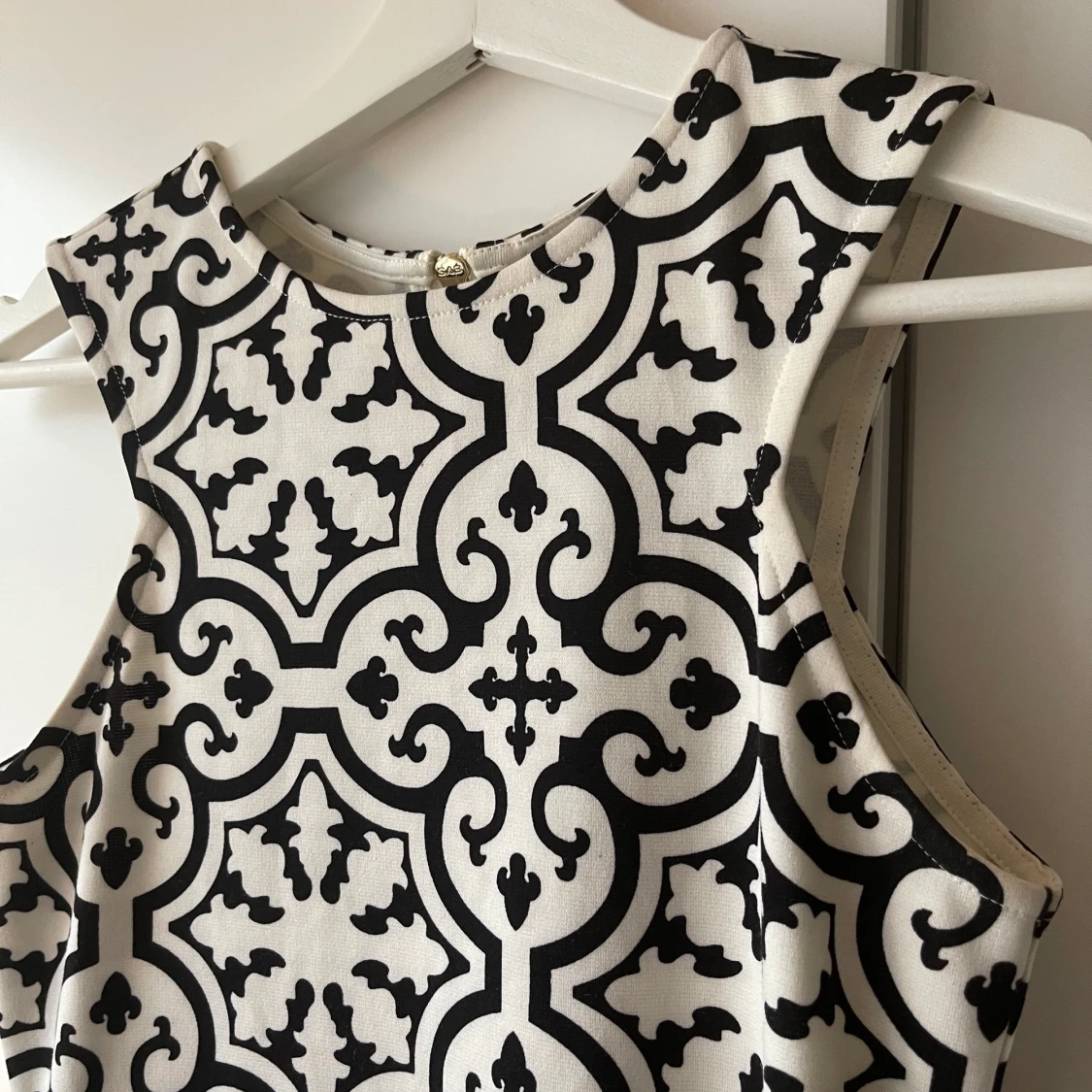 Mönstrad klänning - 90