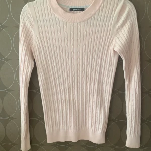 Ljusrosa tröja - Säker denna fina tröja för att den tyvärr inte passar. Har använt den Max 5 gånger( nyskick) 