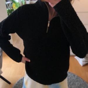  Teddy tröja - Säljer denna trendiga tröja, köpt för ett tag sedan men aldrig använts. 
