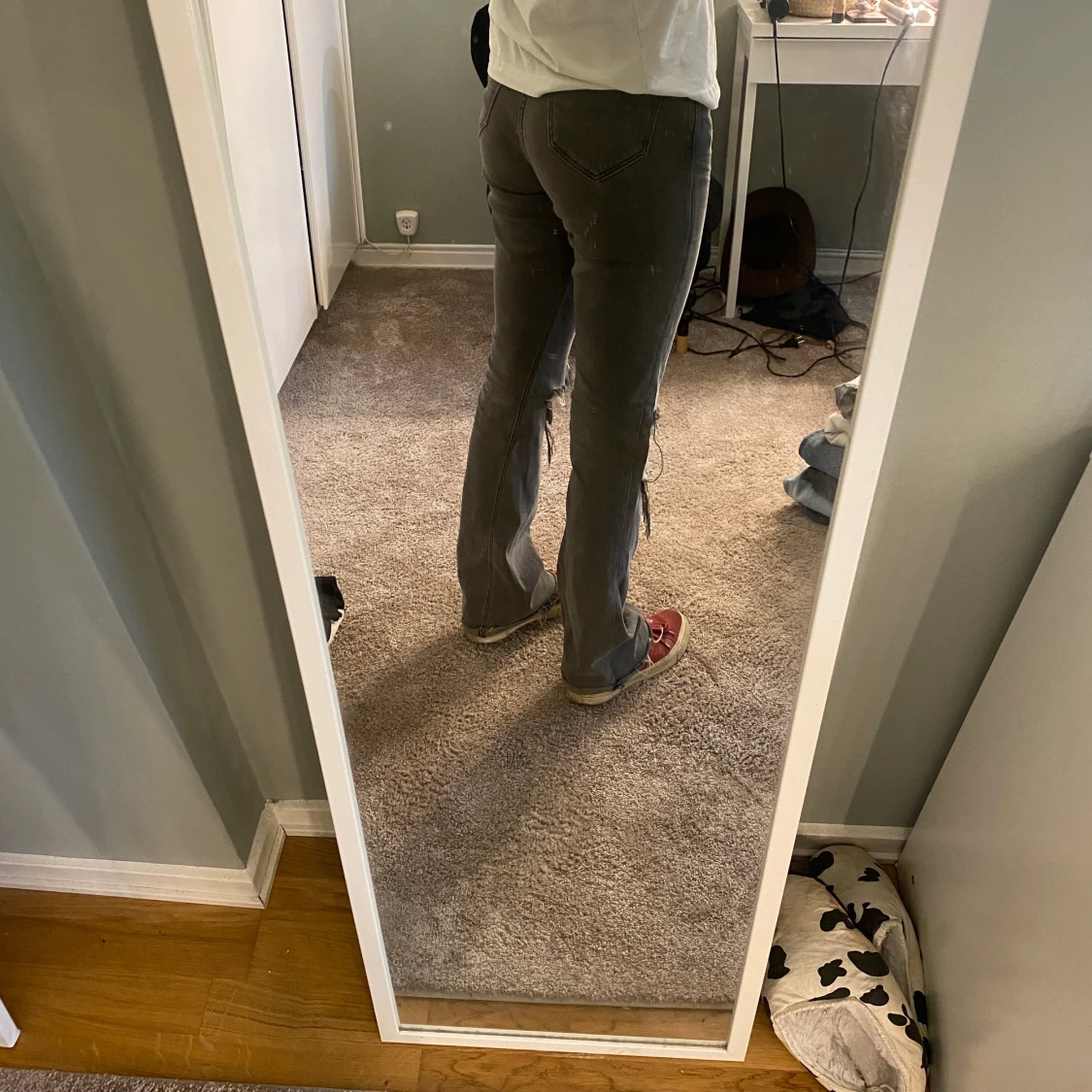 Gråa Bootcutjeans  - 90