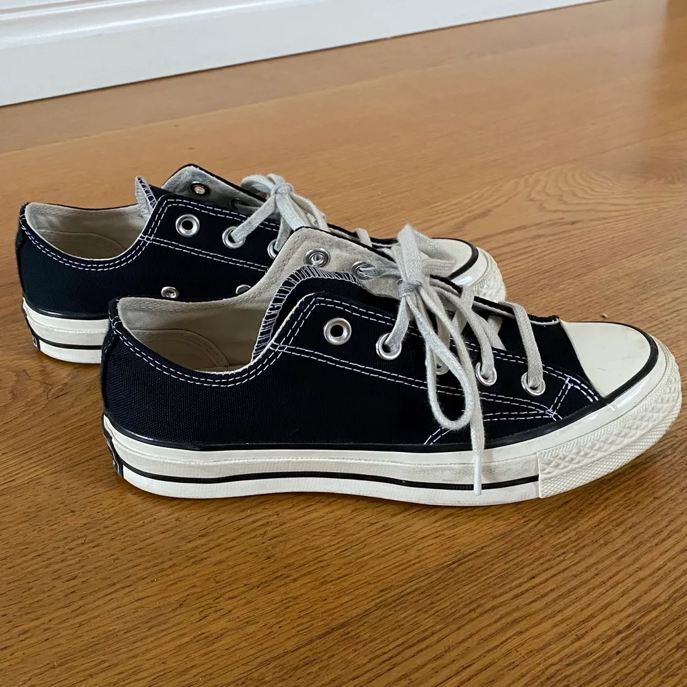 Väldigt sparsamt använda converse chuck 70. . Skor.