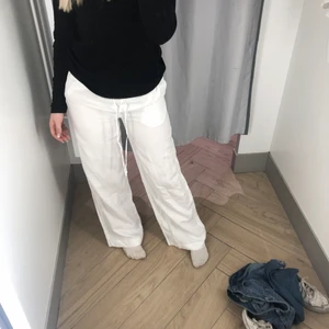 Vita linnebyxor ifrån hm - Vita linnebyxor i Xs ifrån hm 