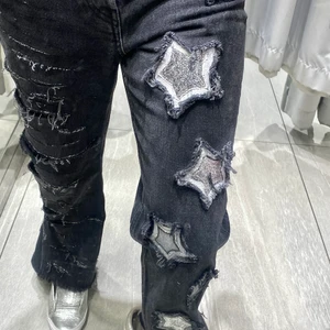 Lågmidjade byxor - ⭐️Jeans jag själv designat och fixat!! Jag är xs och 160 och sitter bra på mig! 🚚 FRAKTEN står såklart jag för. För samma passform som bilden på mig. Va en xs